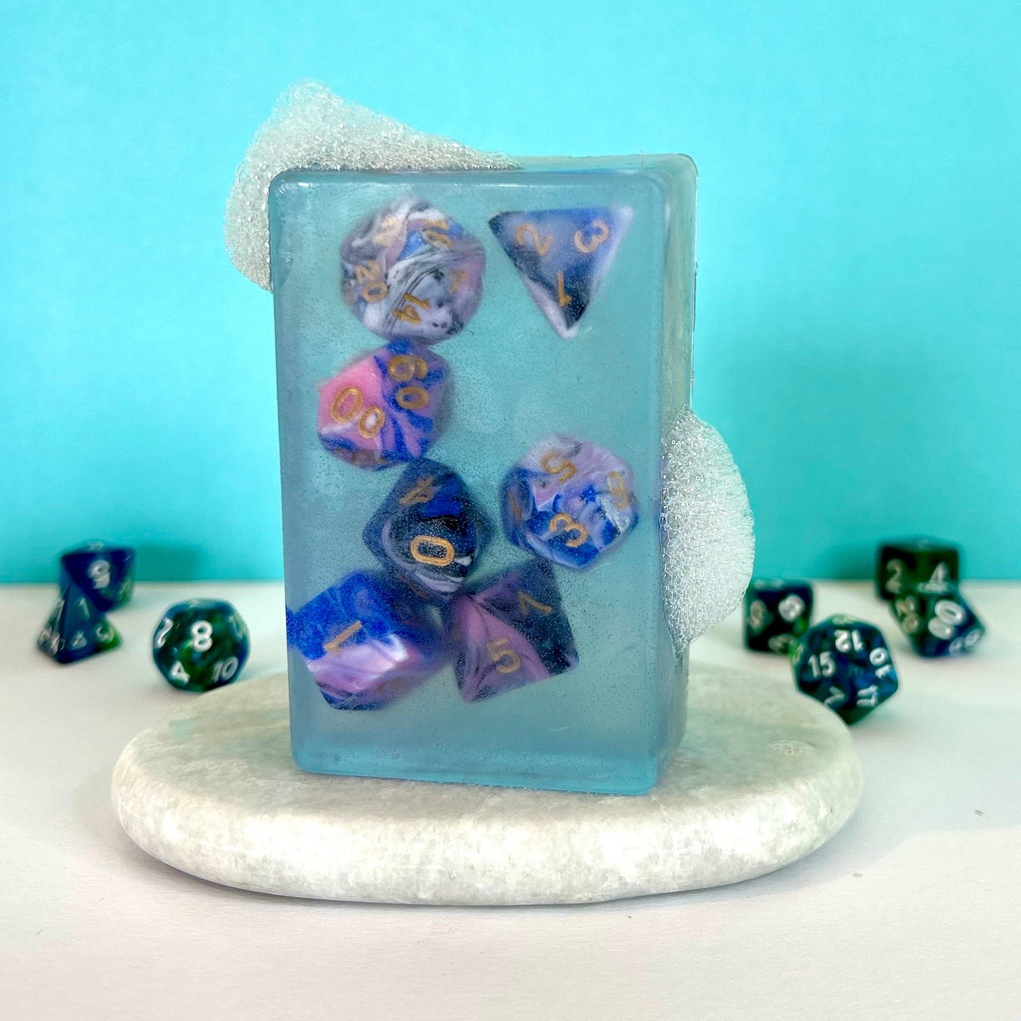 Dungeons and Bubbles Seife mit Würfelset - Fantasy Scents